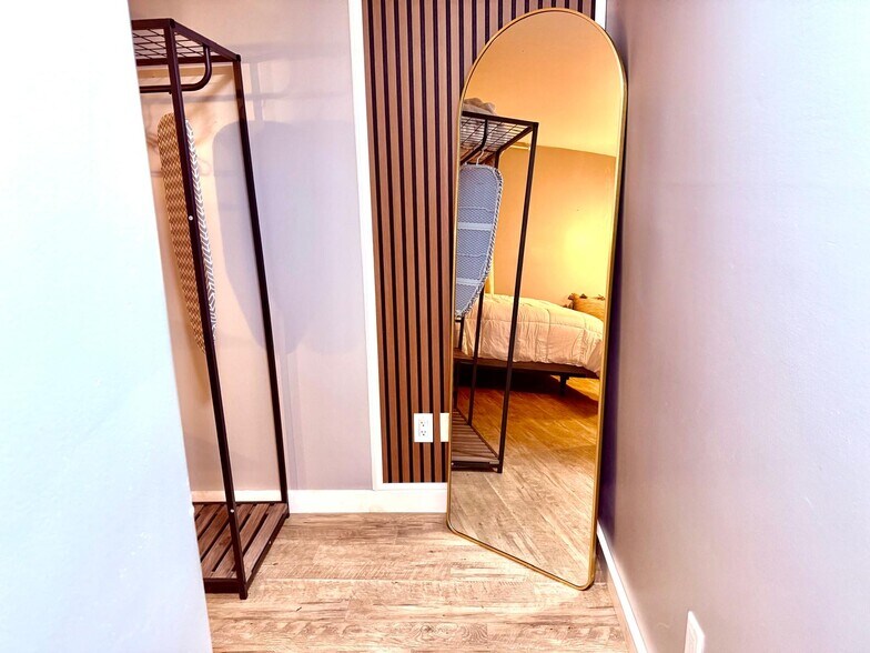 Building Photo - 163 Broadway