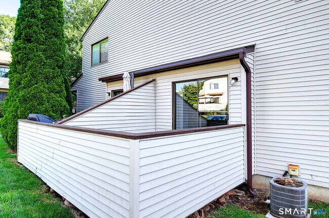 Building Photo - 545 Cypress Rd