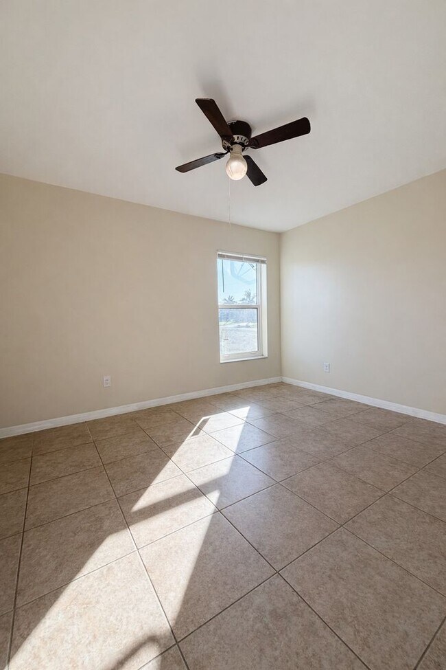 Building Photo - 2139/2141 SW 8TH PLACE