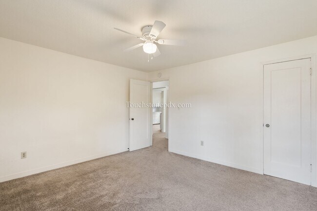 Building Photo - Welcoming 1 BD | 1 BA Conveniently Located...