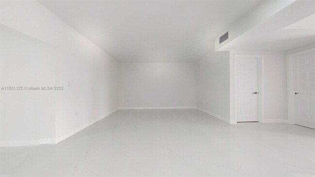 Building Photo - 917 SW 135th Ct