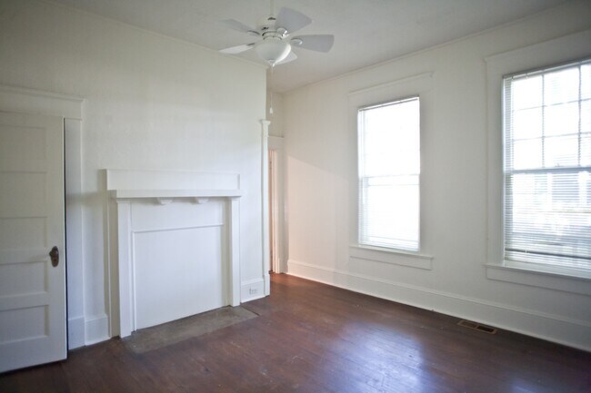 Building Photo - 232 1/2-21A McCauley St