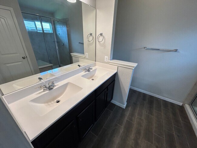 Building Photo - 3/2/2 in Avery Park / Fridge Included  / W...