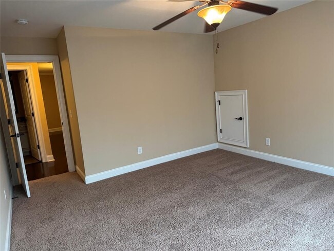 Building Photo - 436 Sydney Dr N