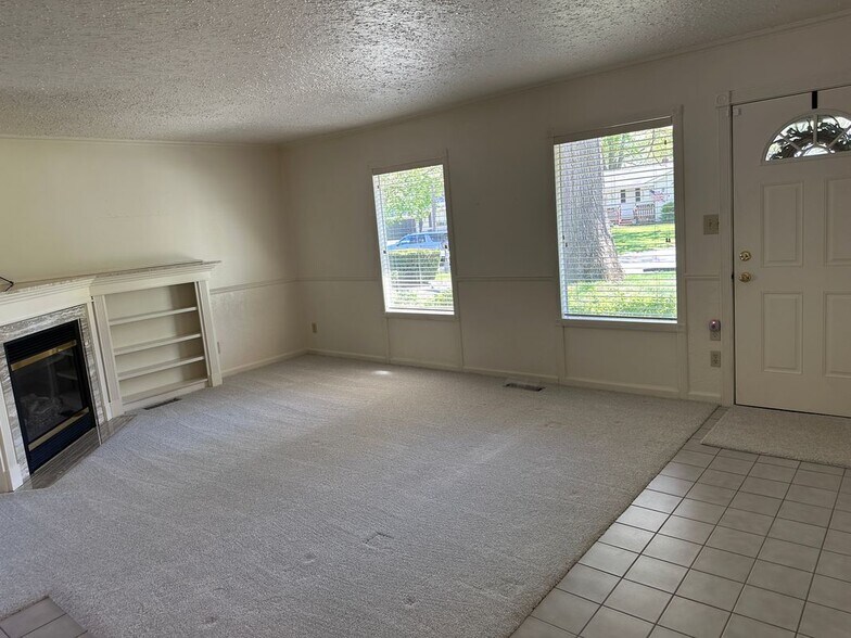 Building Photo - 6284 Woodsdale Dr