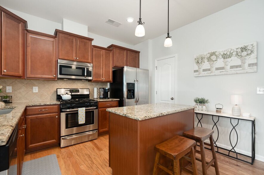 Building Photo - 3021 Honeylocust Ln