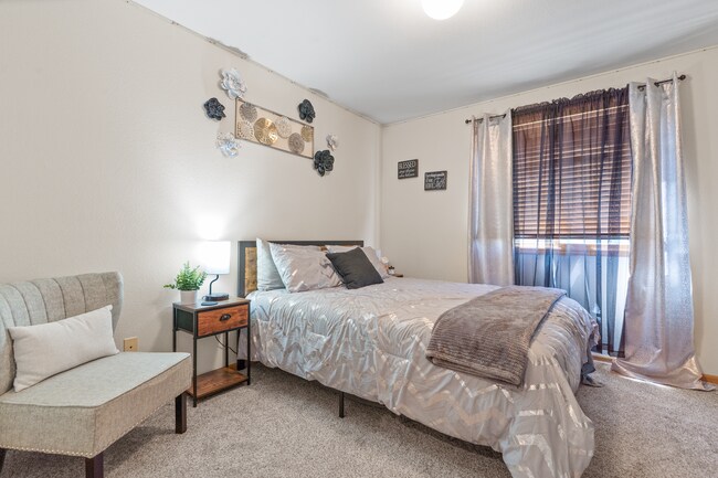 Building Photo - Beautiful 4 Bedroom House with Office