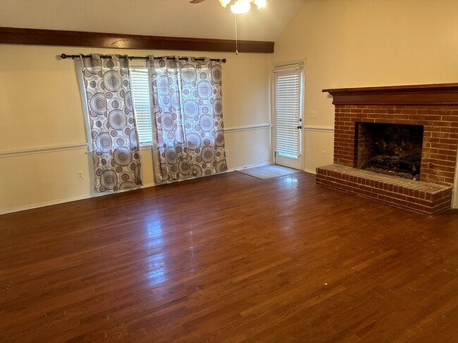 Building Photo - 405 Harvest Dr