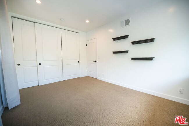 Building Photo - 503 N Greencraig Rd
