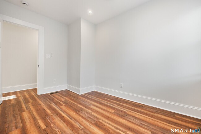 Building Photo - 60 Walter Ave