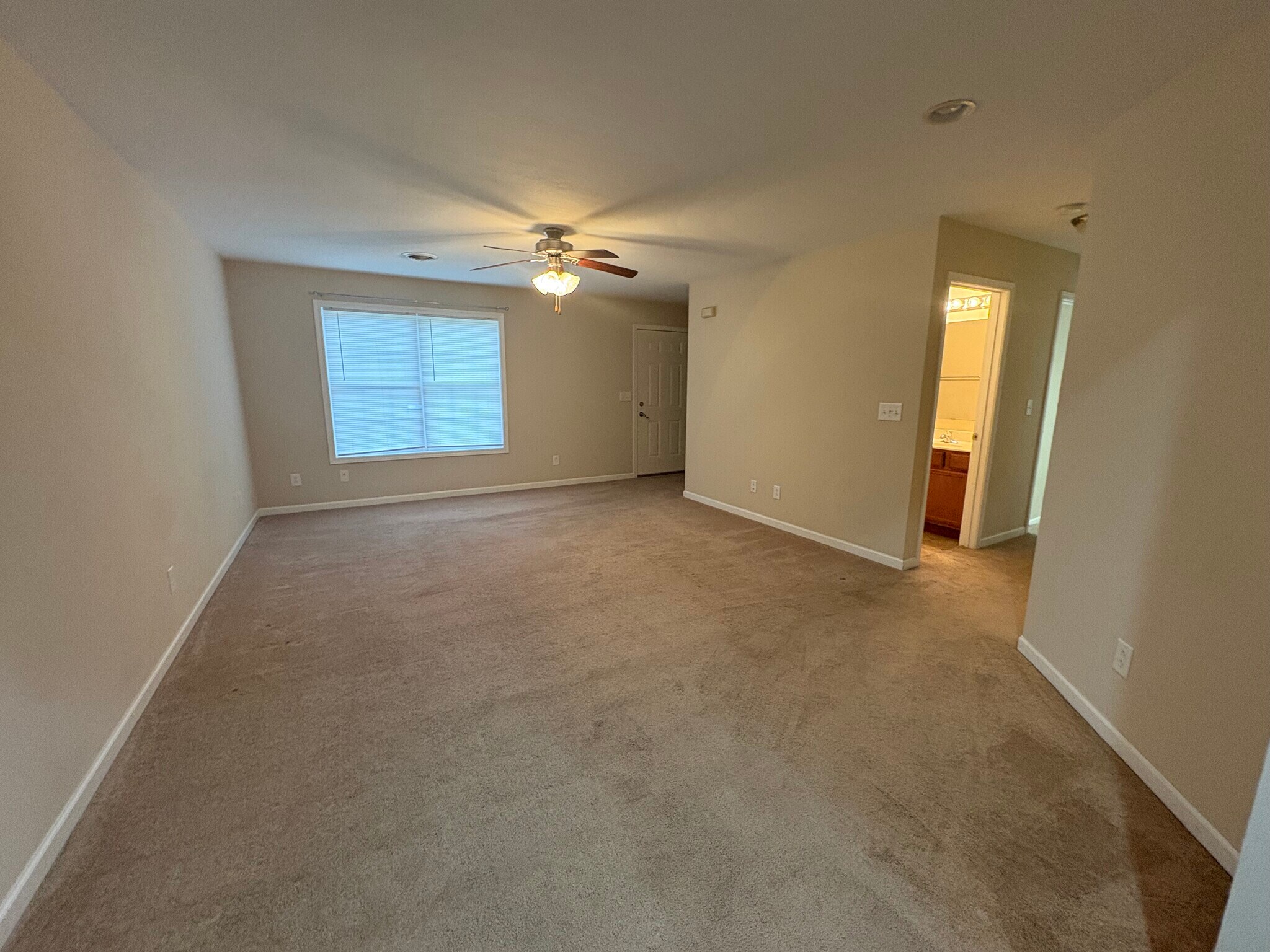 Building Photo - 2108 Pleasant View Dr