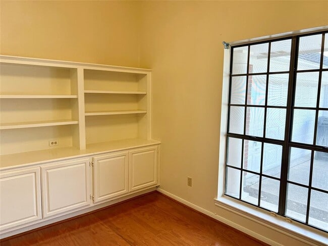 Building Photo - 15003 Radstock Dr