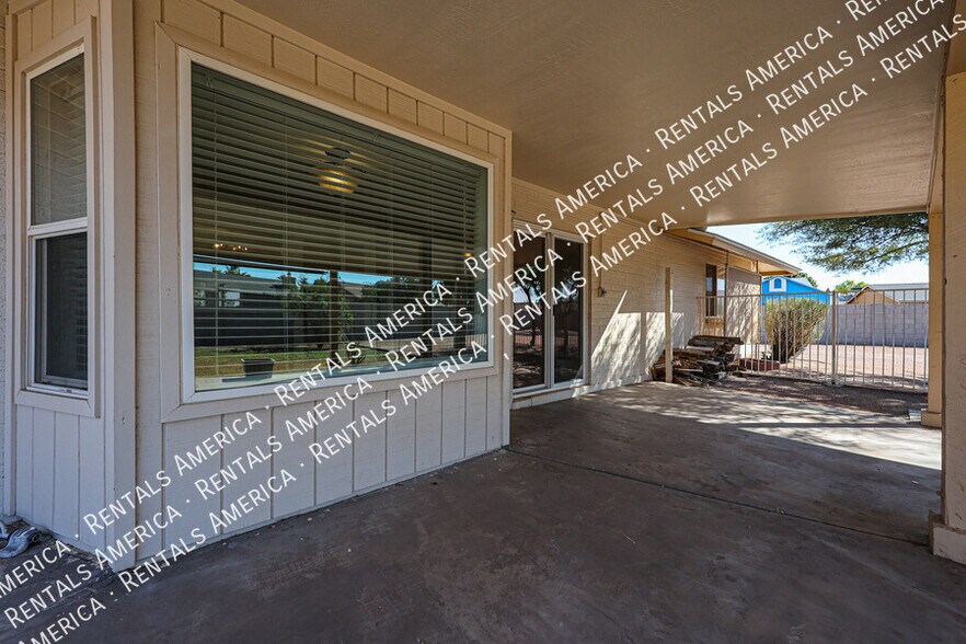 Building Photo - 710 W Alamo Dr