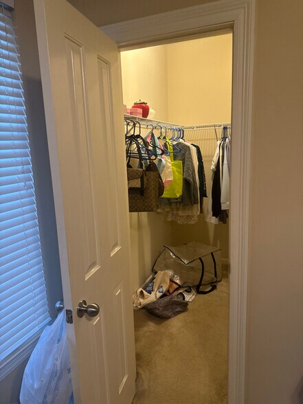 Building Photo - 2405 Brightside Dr