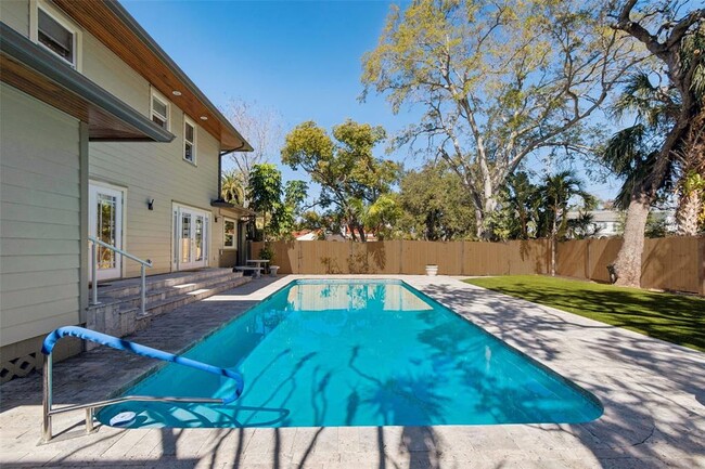 Building Photo - 344 21st Ave NE