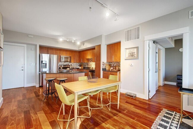 Building Photo - 54 Rainey St
