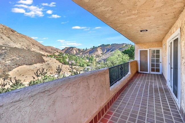 Building Photo - MOVE-IN READY, Bell Canyon 4BR w/views + o...