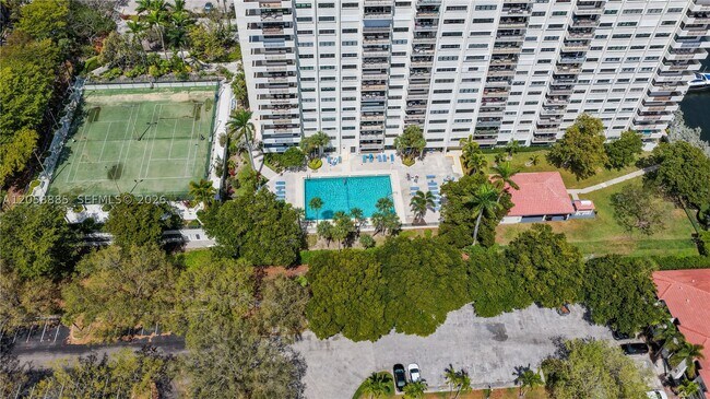 Building Photo - 3200 Port Royale Dr N