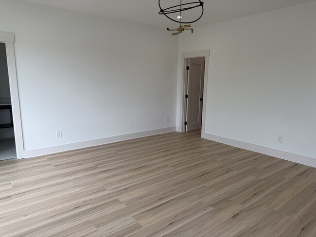 Building Photo - 105 Hart Ln