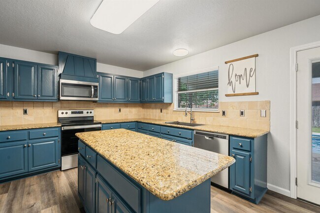 Building Photo - 113 White Feather Trail