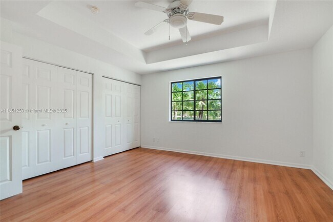 Building Photo - 3844 Tree Top Dr
