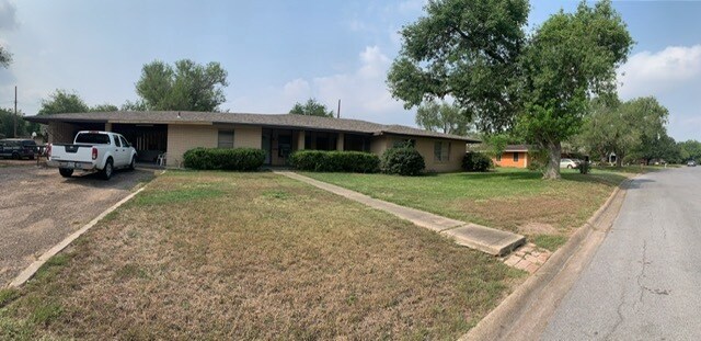 Building Photo - 305 W. Linda