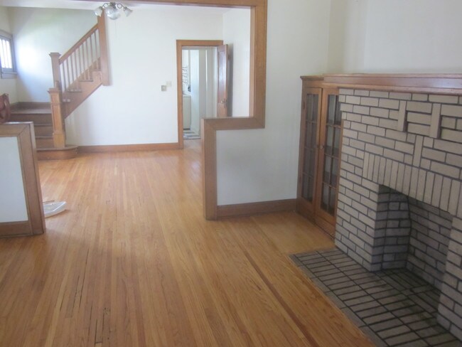 Very open area - 2872 Indianola Ave