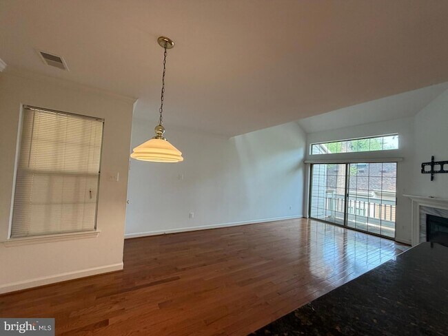 Building Photo - 5911 Barbados Pl