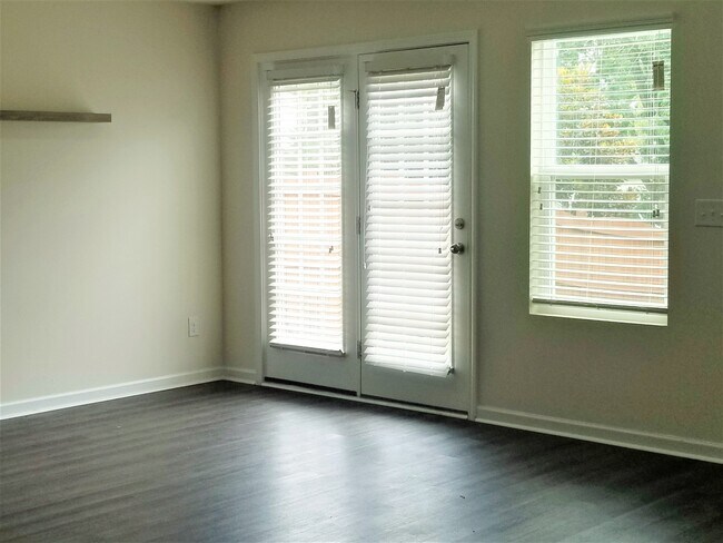 Building Photo - 513 Eastfair Dr