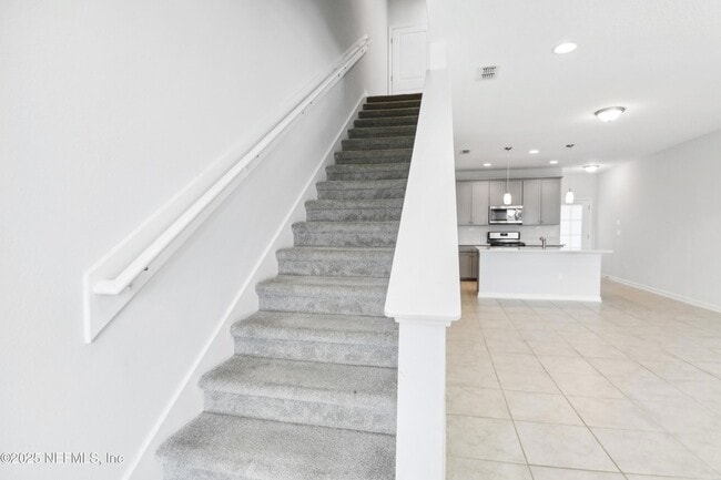 Building Photo - 260 Brandon Lks Dr