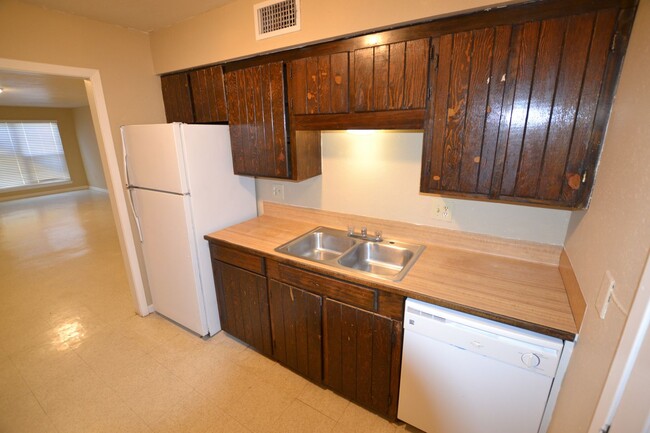 Building Photo - 2 bedroom, 2 bath apartments in Sherwood F...