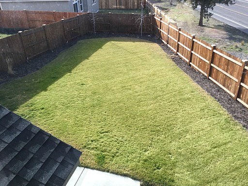 Building Photo - PETS CONSIDERED!! 1743 Sq Ft, 3 Bdrm, 2.5 ...