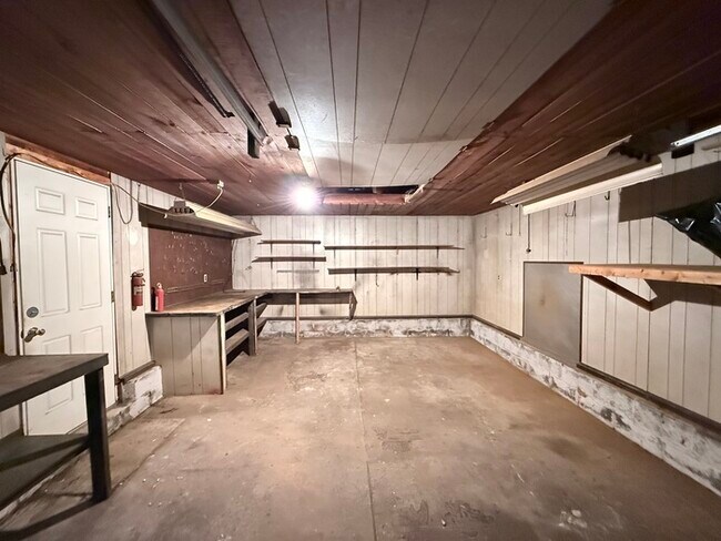 Building Photo - 226 S Moore Ave