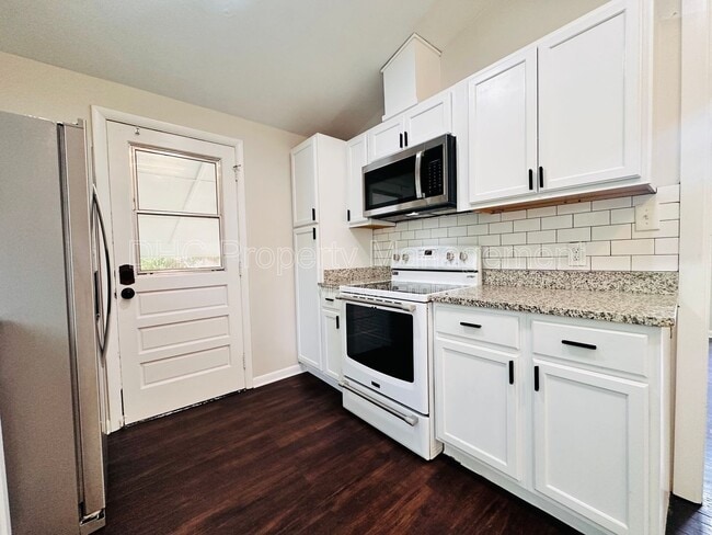 Building Photo - 3222 Apache Dr