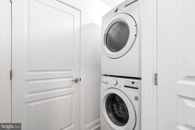 Building Photo - 1752 N 27th St