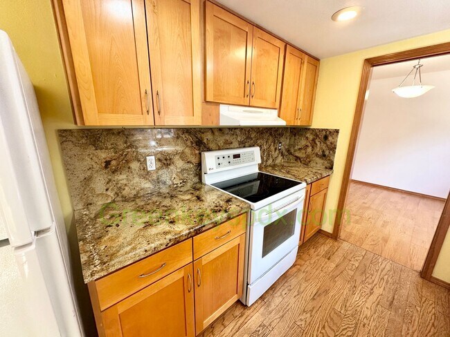 Building Photo - Beautiful 3-Bedroom House with 2.5 Bathroo...