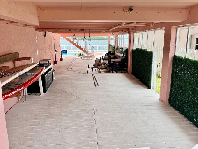 Building Photo - 10911 N Bayshore Dr