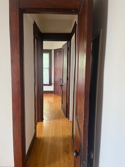Building Photo - 455 Jean St