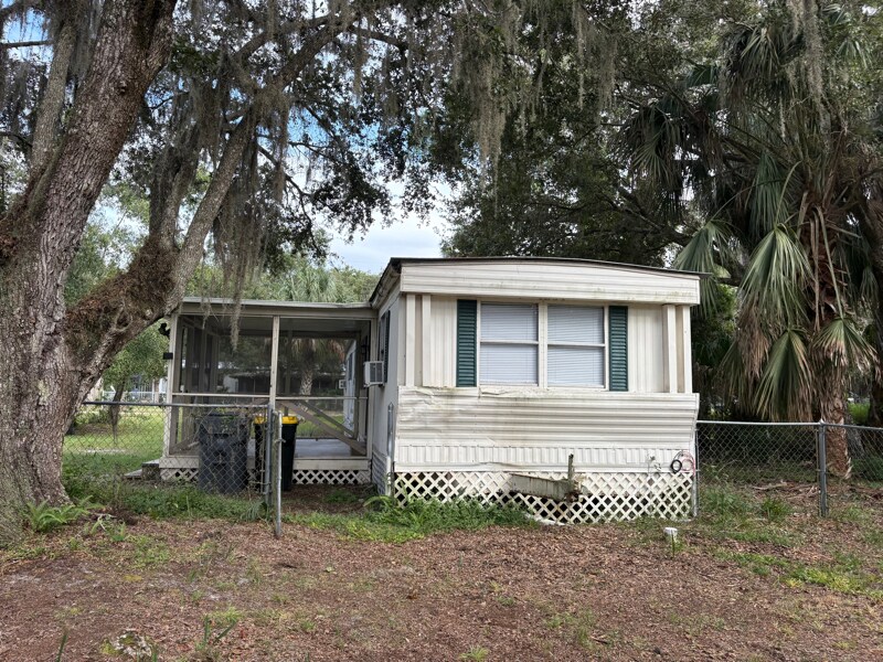 Building Photo - 10542 Lynnwood Ave