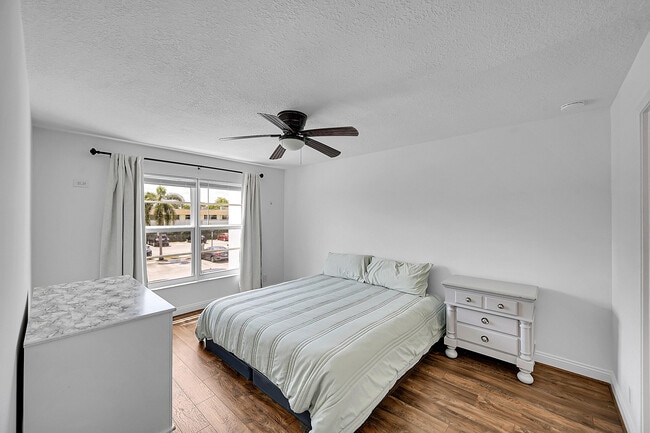 Building Photo - 2850 NE 14th Street Causeway