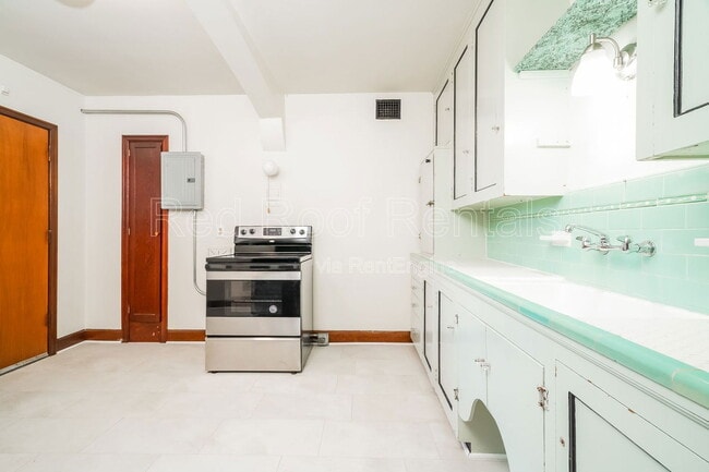 Building Photo - 1315-1325 6th Ave