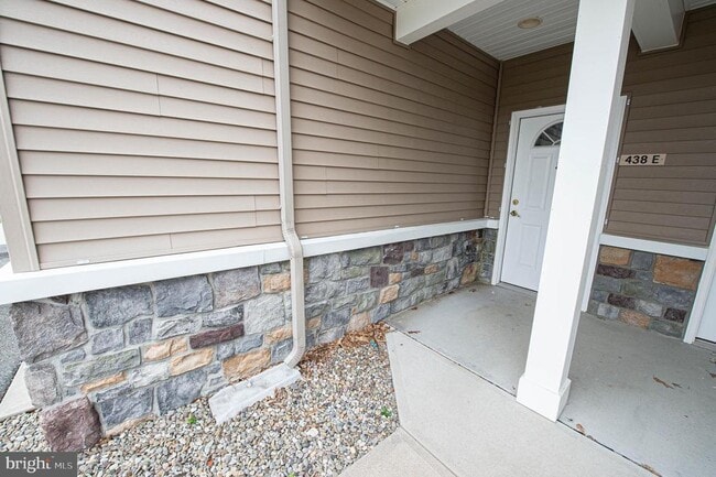 Building Photo - 438 Parkview Ct