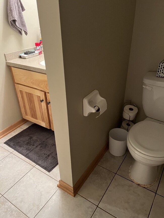 Building Photo - Prime location Vadnais Heights Townhome 4 Bed 4 Bath!