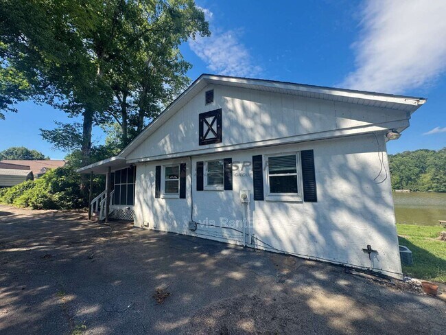 Building Photo - 746 Pistol Club Rd