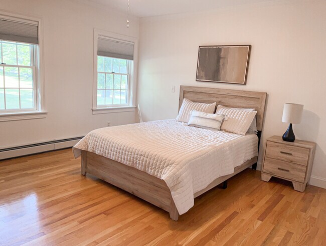 Queen size bed, nightstand and dresser drawers - 21 Willowbrook Ave