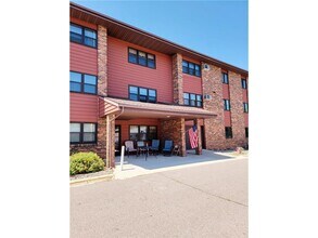 Building Photo - 11 Park St N