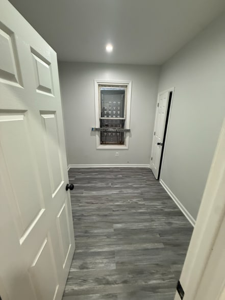 Building Photo - 727 S 10th St