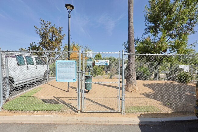 Building Photo - 1 Bed / 1 Bath Condo Near Cowles Mountain – Move-In Special!