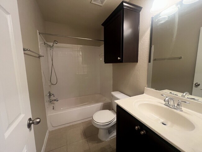 Building Photo - Beautifully updated one-story home!