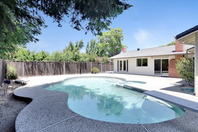 Building Photo - 2720 Diericx Dr